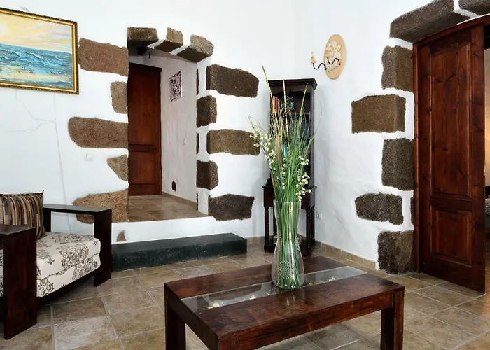 Lucia - La Lava Country house *